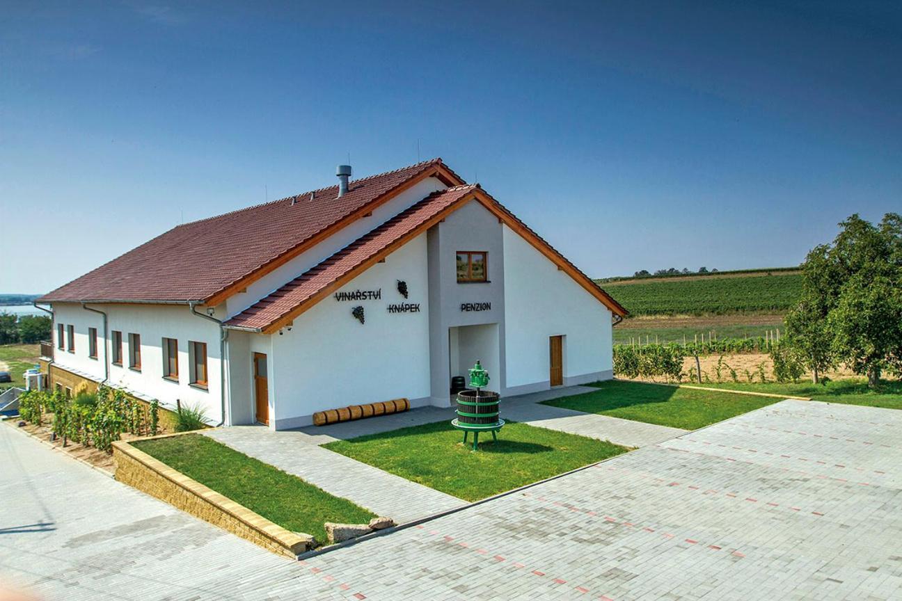 Vinarstvi & Penzion Knapek Strachotin Hotel Exterior foto