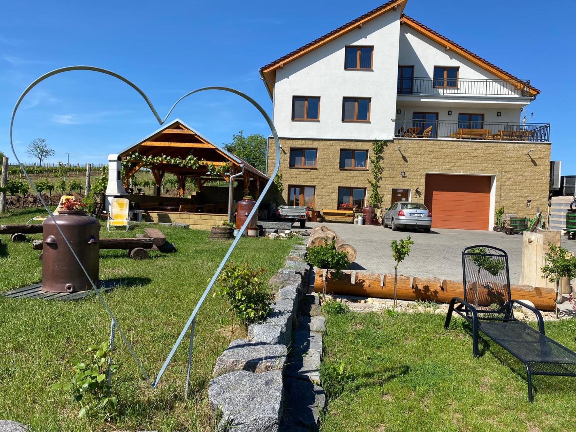 Vinarstvi & Penzion Knapek Strachotin Hotel Exterior foto